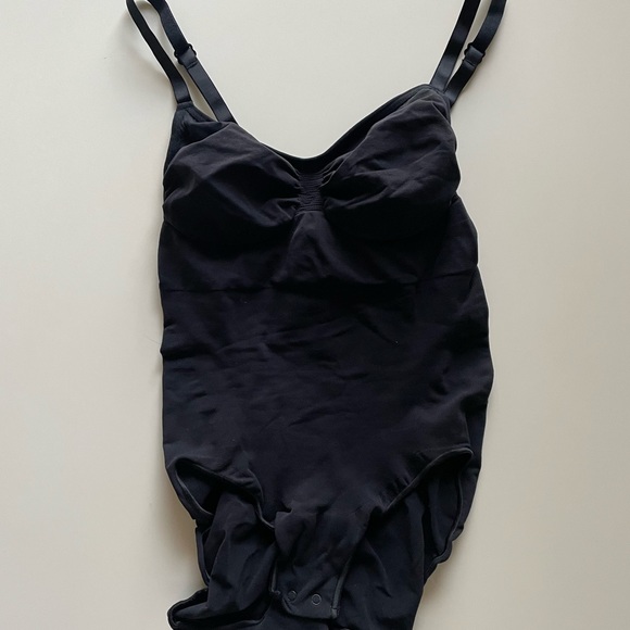 SKIMS NEW Black Sculpting Bodysuit!! - Picture 15 of 16